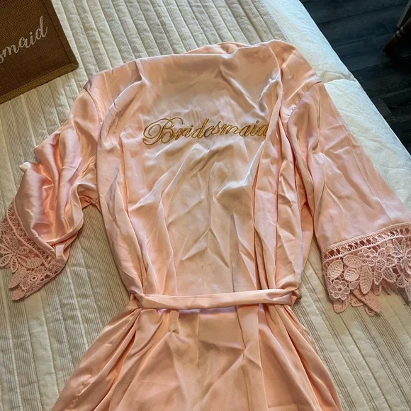 Bridesmaid Bundle - Pink Lace Trim Satin Robe - Picture 5 of 5
